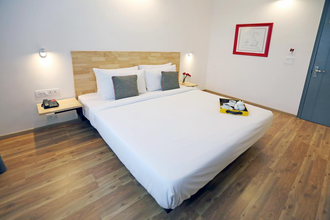 Oyo Townhouse 018 Medanta Otel Gurgaon Dış mekan fotoğraf