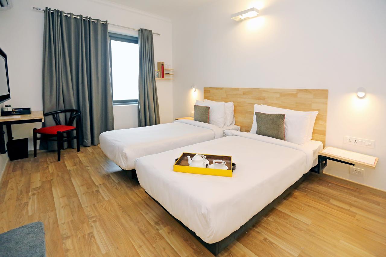 Oyo Townhouse 018 Medanta Otel Gurgaon Dış mekan fotoğraf