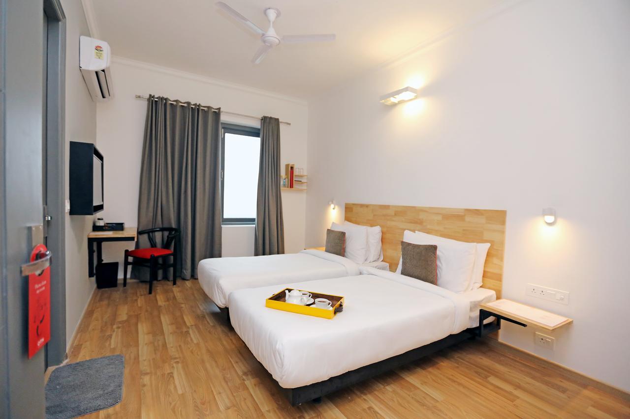 Oyo Townhouse 018 Medanta Otel Gurgaon Dış mekan fotoğraf