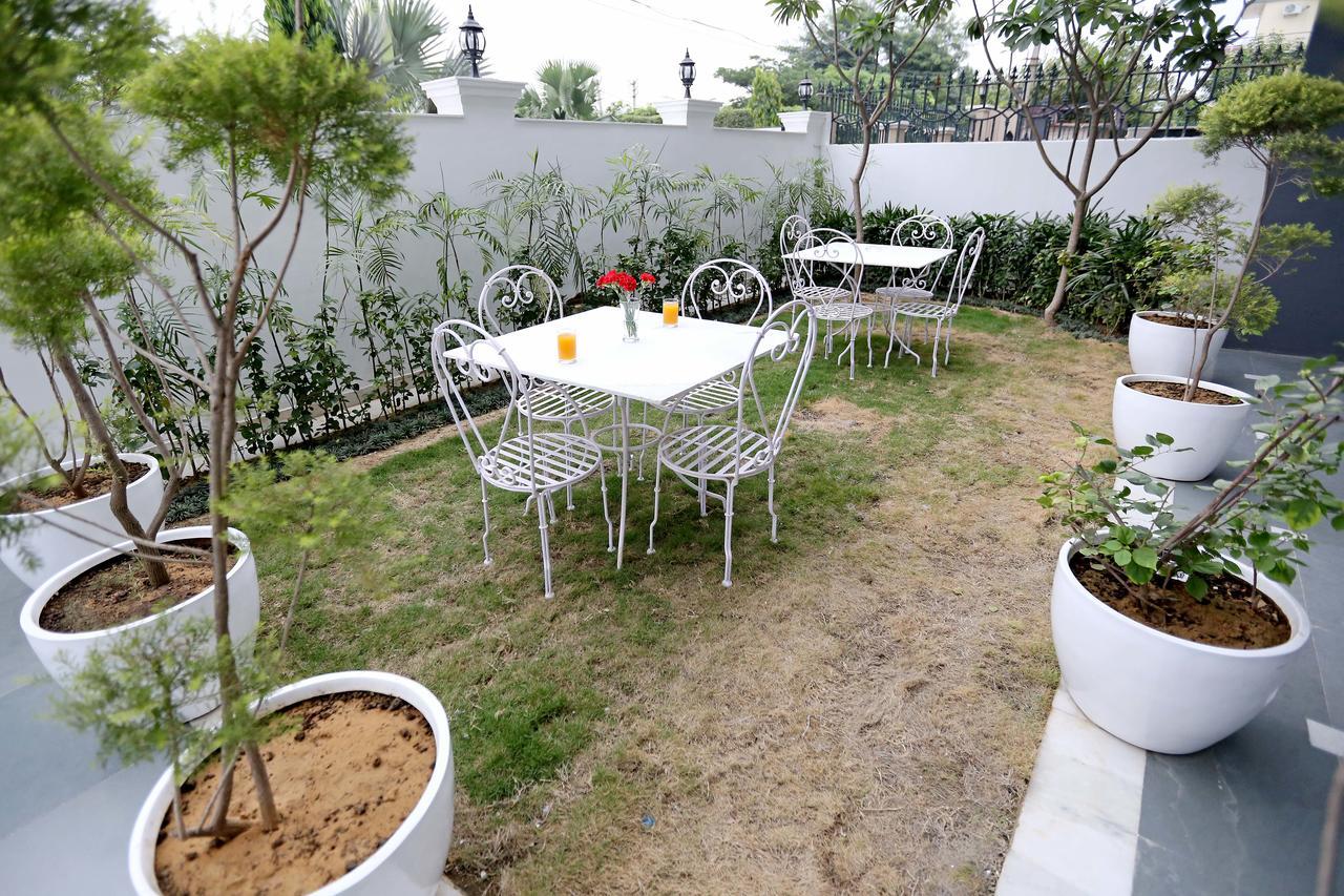 Oyo Townhouse 018 Medanta Otel Gurgaon Dış mekan fotoğraf
